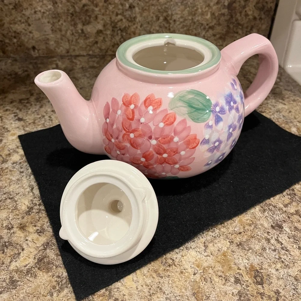 Nantucket Floral Hydrangeas Pink Teapot with Lid 7 Cup